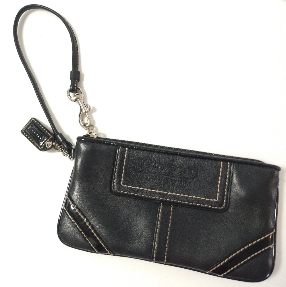 COACH Leatherware Authentic Clutch Wristlet Black Zip Top Logo With Charm